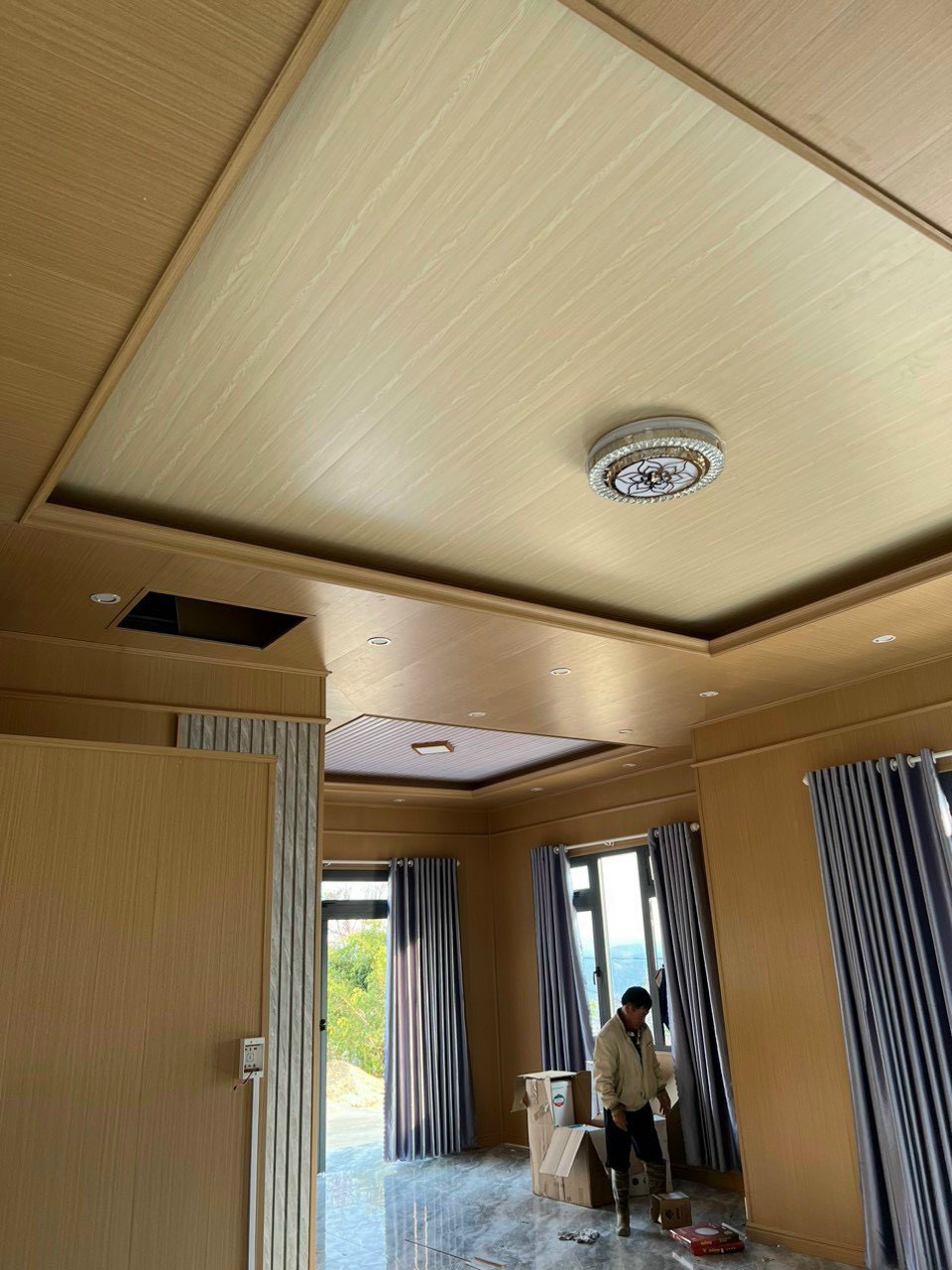 THI CÔNG TẤM ỐP TRẦN ĐẸP